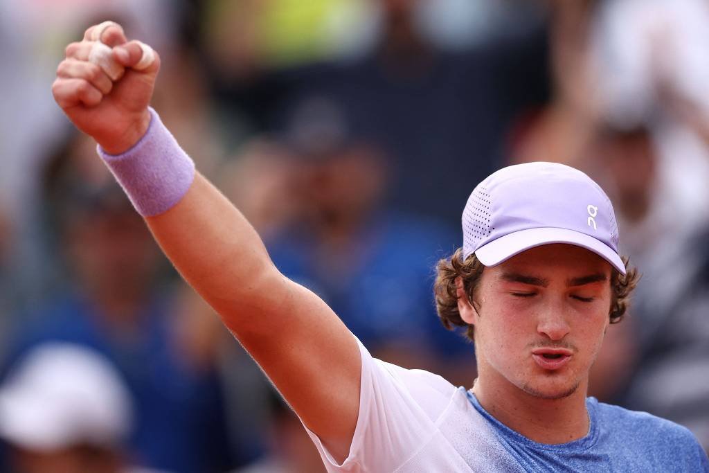 Emoção e superação: João Fonseca avança em Roland Garros sob pressão e comovente apoio familiar