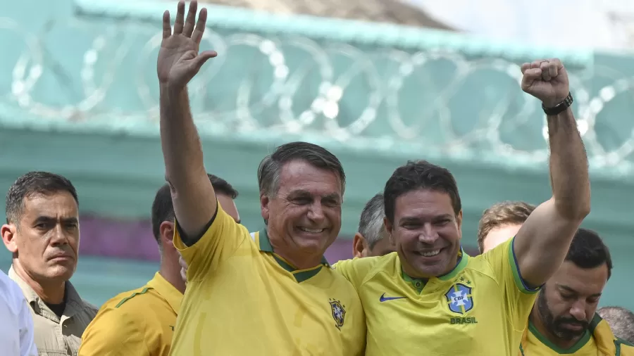 Câmara aprova suspensão de ação penal que pode beneficiar Bolsonaro